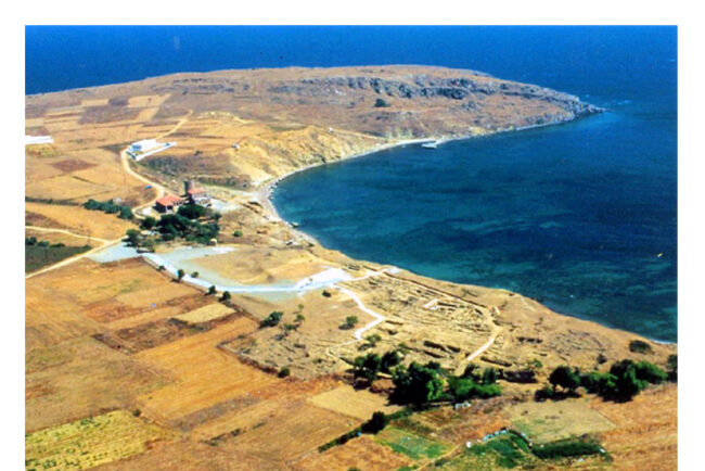 Veduta aerea dell'insediamento archeologico di Poliochni sull'isola di Lemno, Grecia.