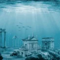 Rovine sommerse di Atlantide con colonne e templi antichi sotto la superficie dell'oceano.